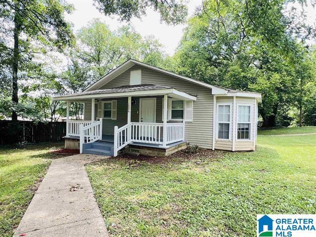 bungalow with a front lawn and covered porch