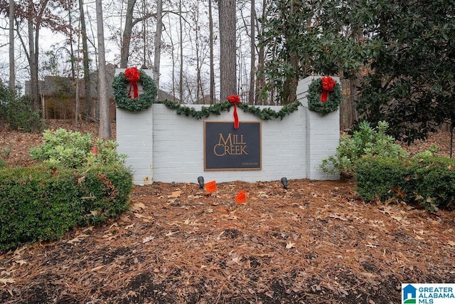 view of community / neighborhood sign