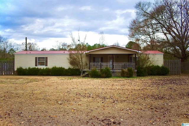 manufactured / mobile home featuring a porch