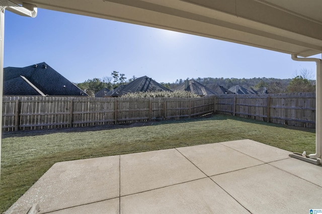 view of yard with a patio area