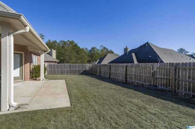 view of yard featuring a patio