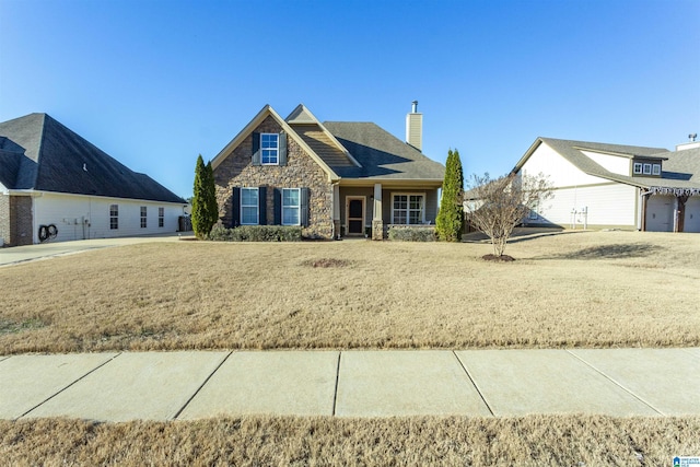 view of front of house featuring a front lawn