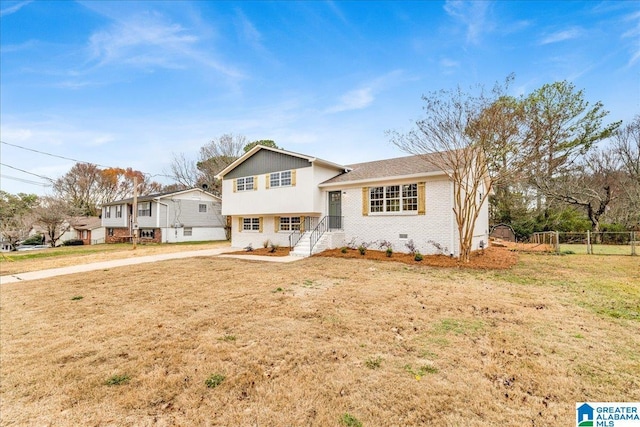 tri-level home featuring a front yard