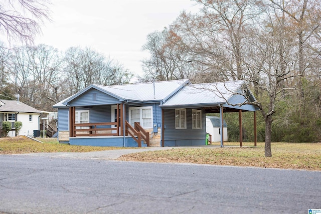 ranch-style home featuring covered porch, a front yard, and central AC