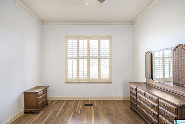 empty room featuring ceiling fan, dark hardwood / wood-style floors, and ornamental molding