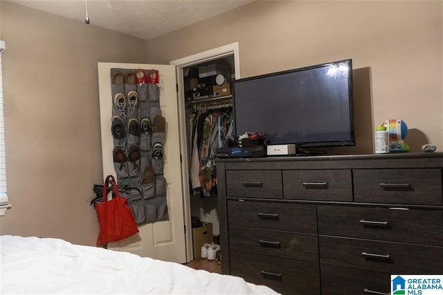 bedroom featuring a closet and a textured ceiling