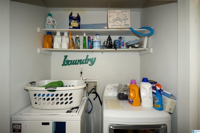 washroom featuring washing machine and clothes dryer