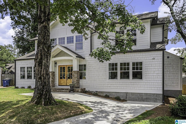 view of front of home with a front yard