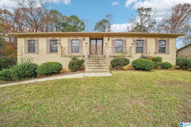 view of front of house with a front yard