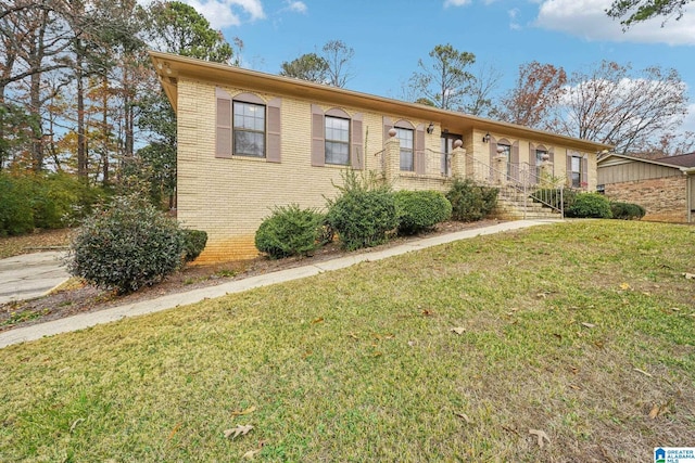 view of front of home with a front lawn