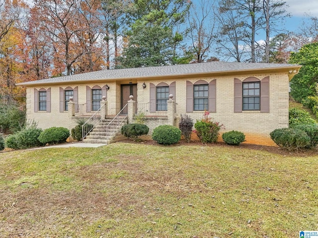 single story home featuring a front yard