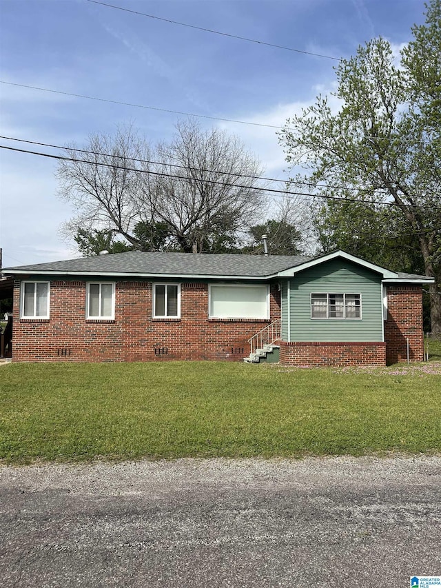 view of front facade with a front lawn