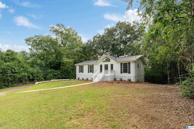 single story home with a front yard