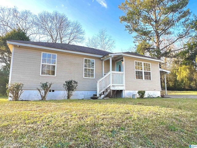 view of front of property with a front yard