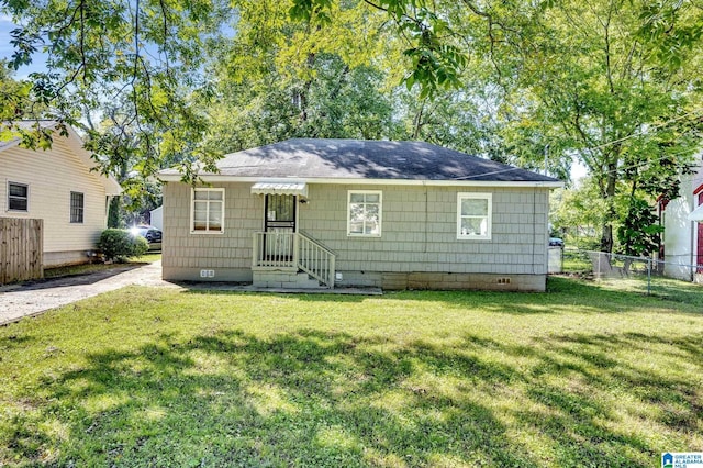 view of front of house with a front lawn