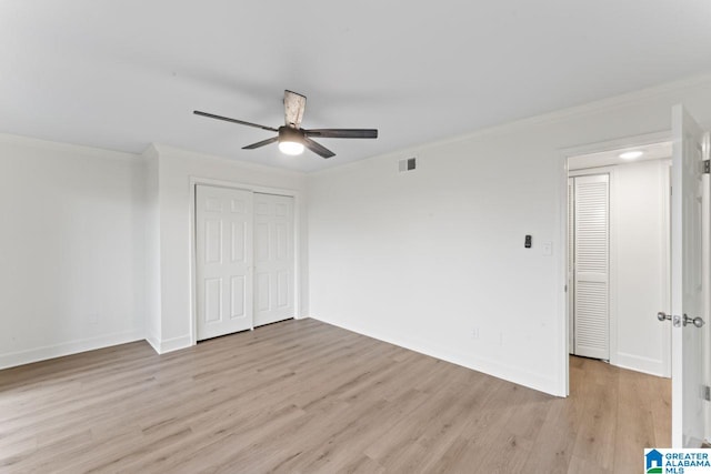 spare room with light hardwood / wood-style flooring, ceiling fan, and ornamental molding