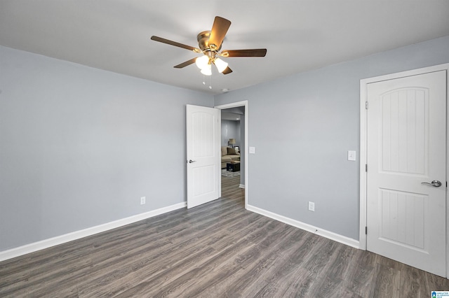 empty room featuring dark hardwood / wood-style floors and ceiling fan