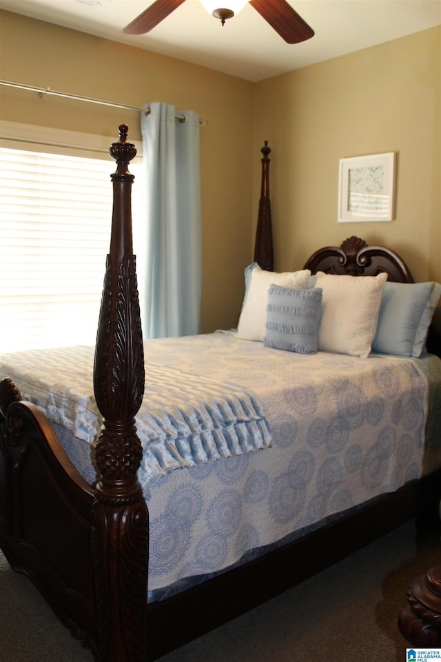 bedroom with ceiling fan