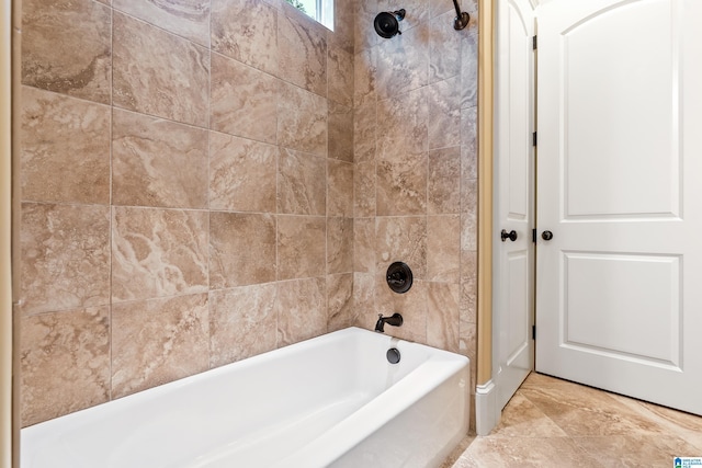 bathroom with tiled shower / bath combo