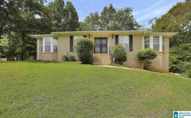 ranch-style home with a front yard