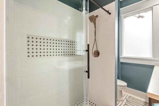 bathroom with toilet and tiled shower