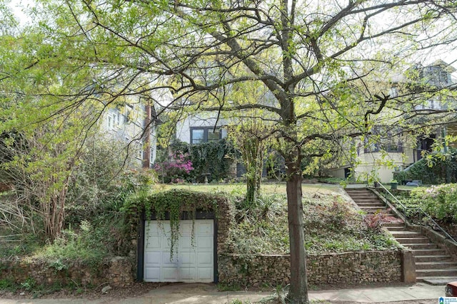 1013 28th Pl, Birmingham, AL 35205 - view of yard with stairs