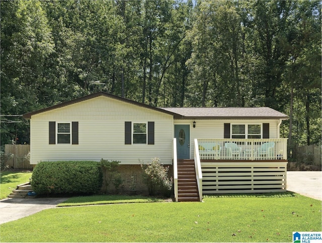 view of front facade featuring a deck and a front lawn