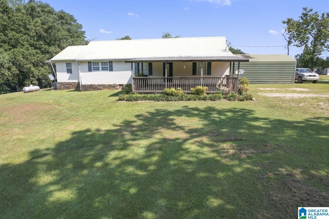 view of front facade with covered porch and a front yard