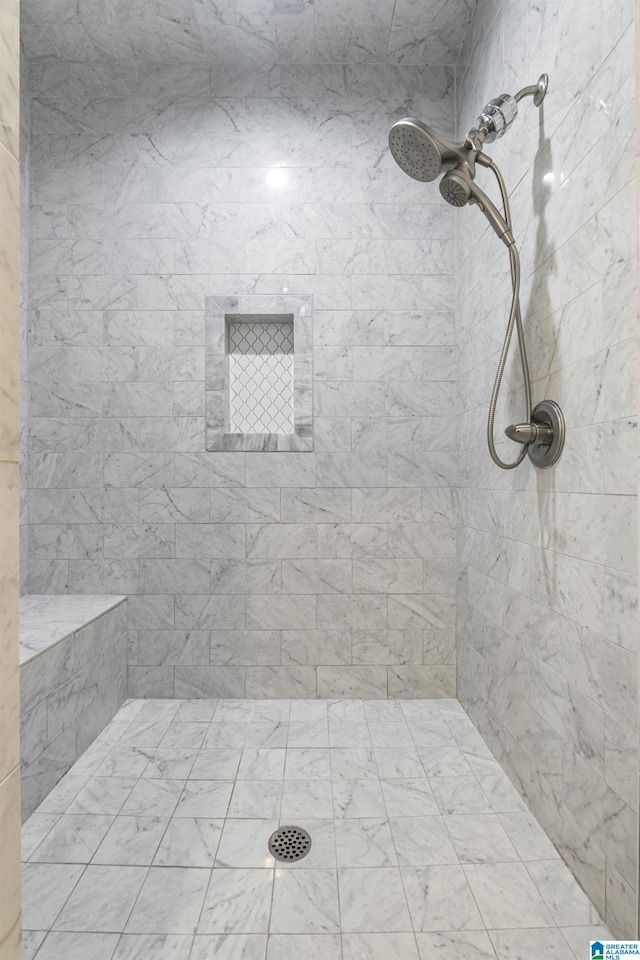 bathroom featuring tiled shower