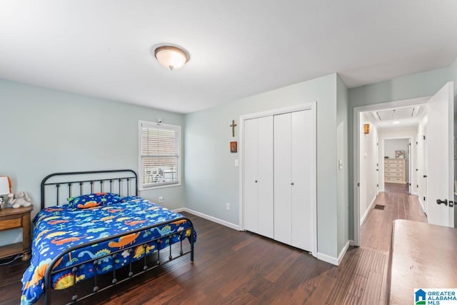 bedroom with dark hardwood / wood-style floors and a closet