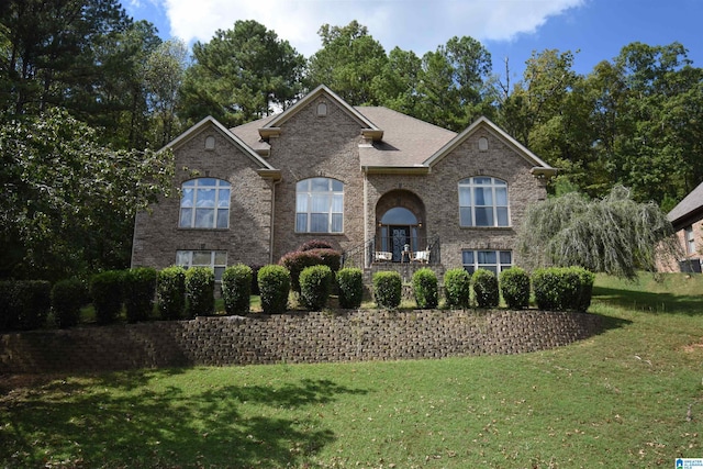 view of front of house with a front lawn