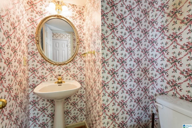 bathroom with a textured ceiling and toilet