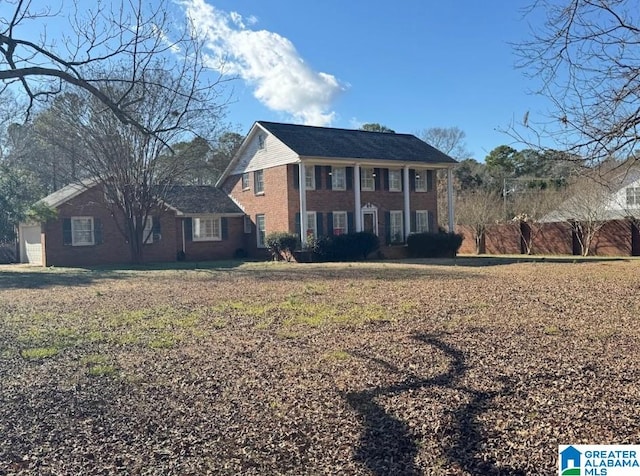 view of front of property with a front lawn