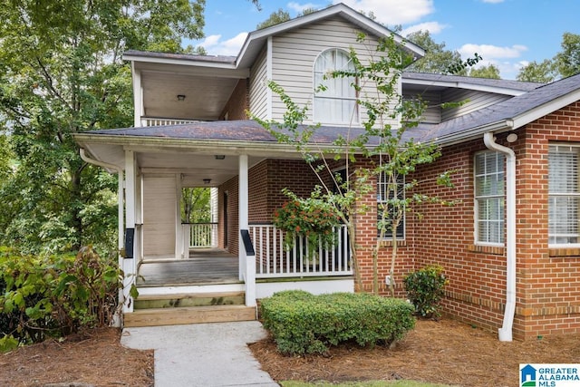 view of front of property featuring covered porch