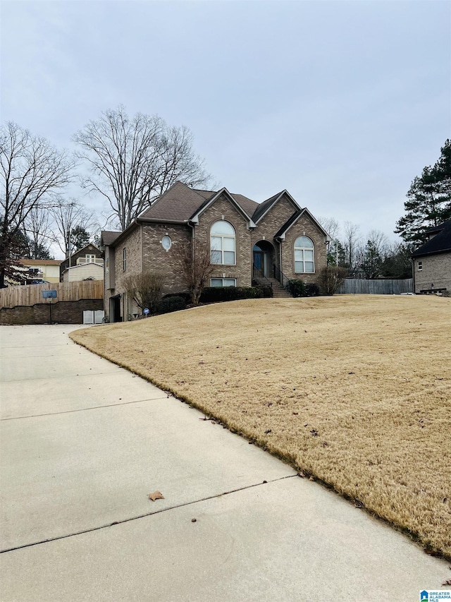 view of front of home with a front lawn