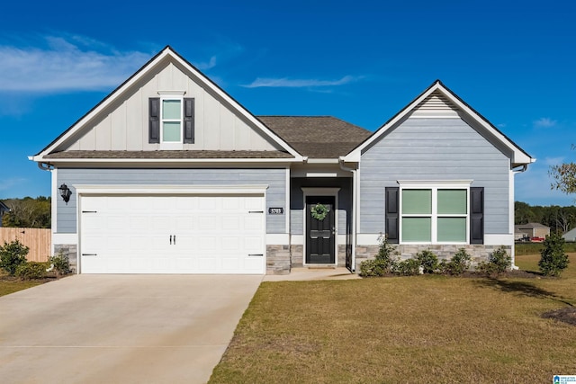 craftsman house featuring a front yard and a garage