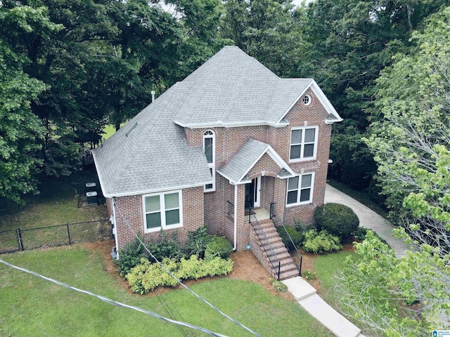 view of front facade with a front yard