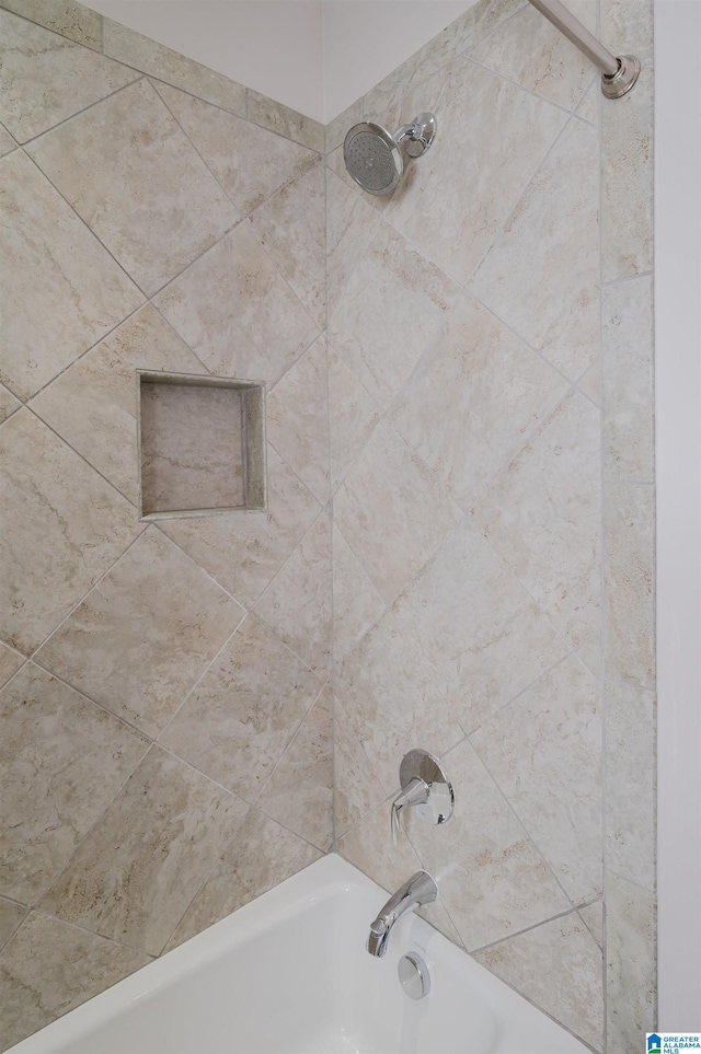 room details featuring tiled shower / bath