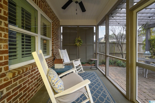 sunroom / solarium with ceiling fan