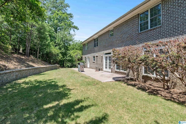 view of yard with a patio area