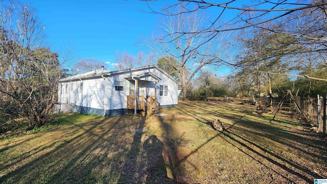 view of side of property featuring a lawn