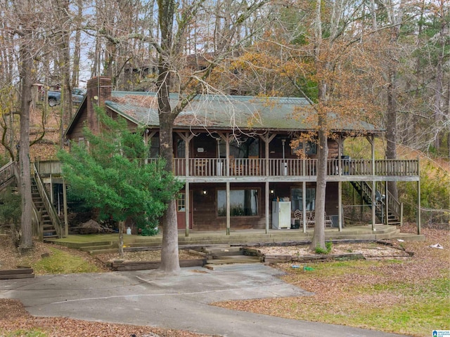 view of front of home featuring a wooden deck