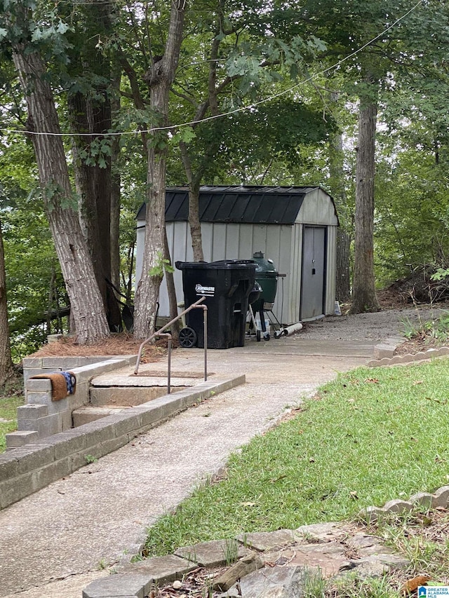 view of outbuilding