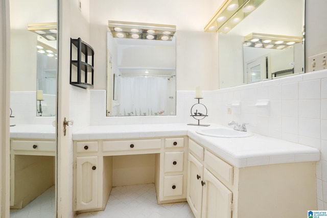 bathroom featuring backsplash and vanity