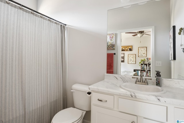 bathroom featuring a shower with curtain, vanity, toilet, and ceiling fan