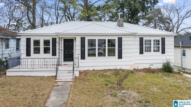 view of front facade featuring a front yard