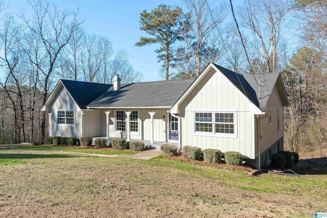 single story home featuring a front yard