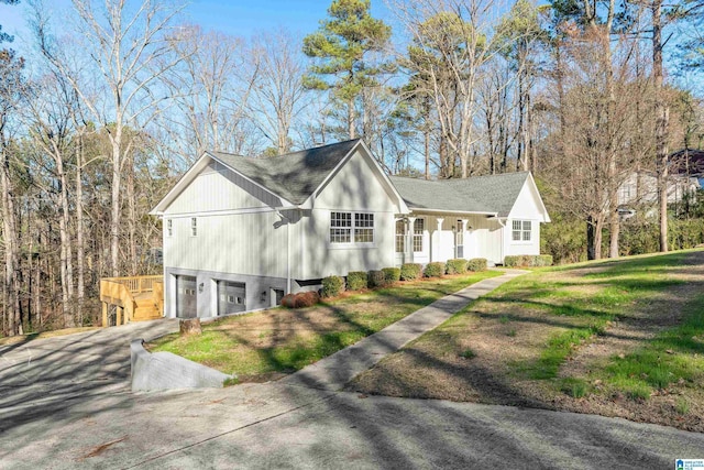 view of front of property featuring a garage and a front lawn