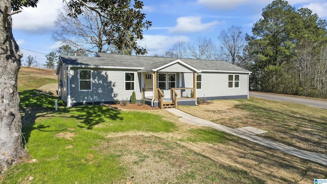 ranch-style home featuring a front lawn and covered porch