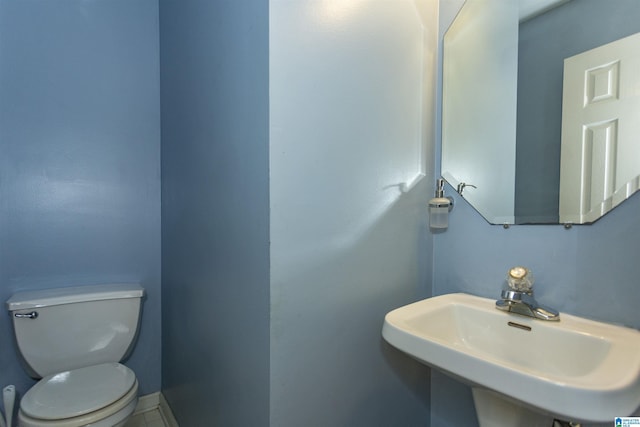 bathroom featuring toilet and sink